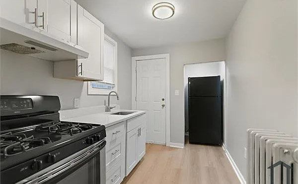 2530 Collins St — Photo 7