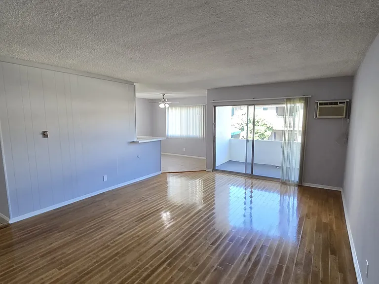 13955 Oxnard St — Photo 15