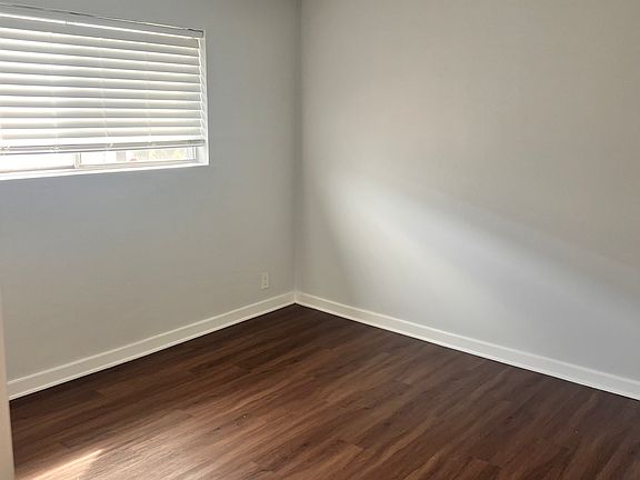 4th image of 1562 Barry Ave #12