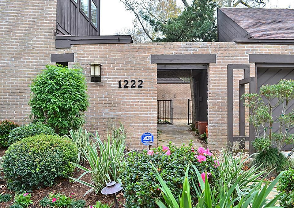 1st image of 1222 Woodland Dr