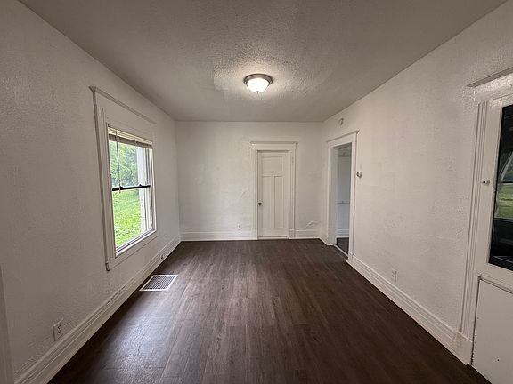 5th image of 1821 Ridgewood Ave