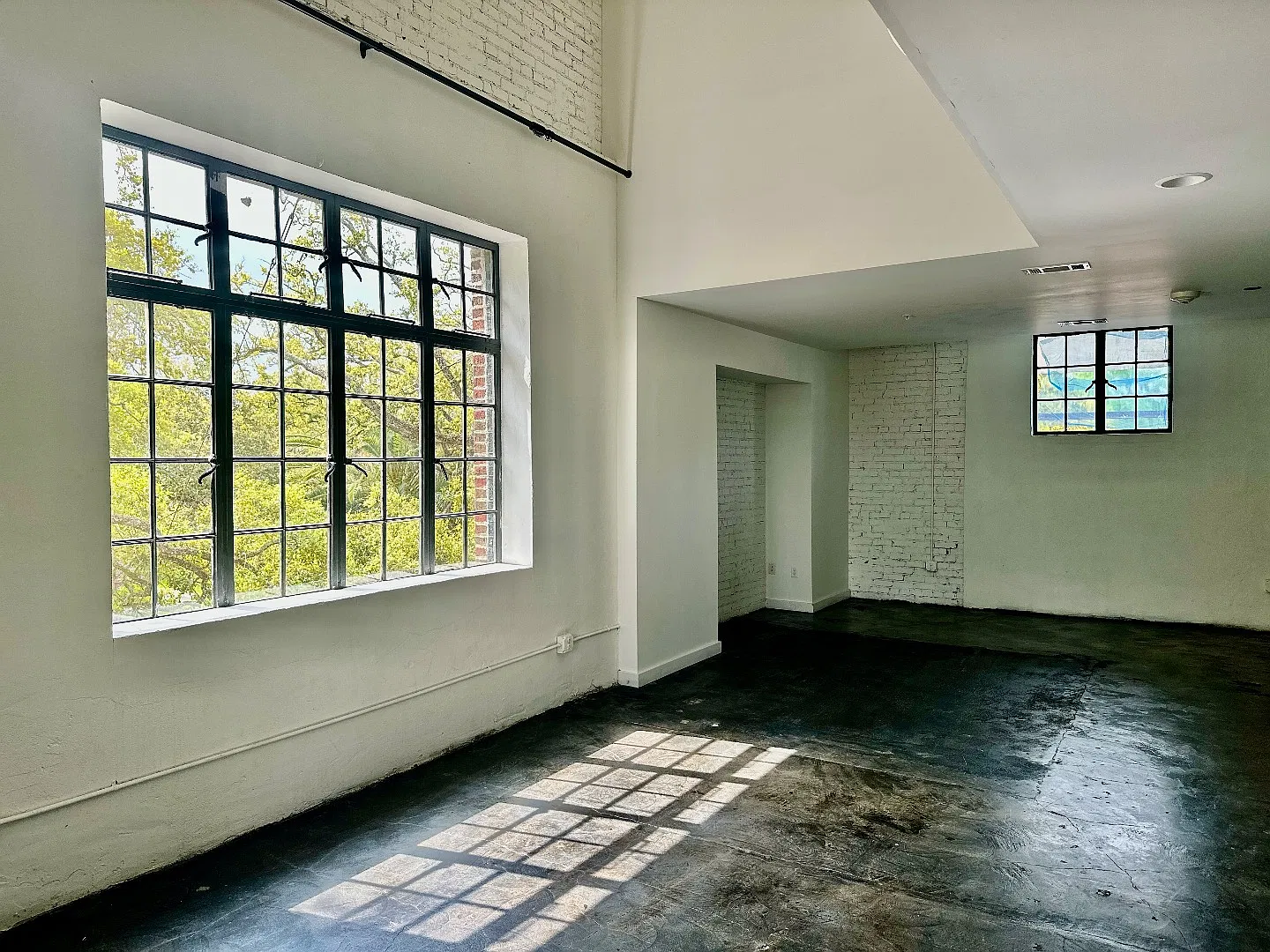 Modern 2-Bed, 2.5-Bath Gem with In-Unit Laundry & Off-Street Parking in Algiers Point 620 Opelous... — Photo 4