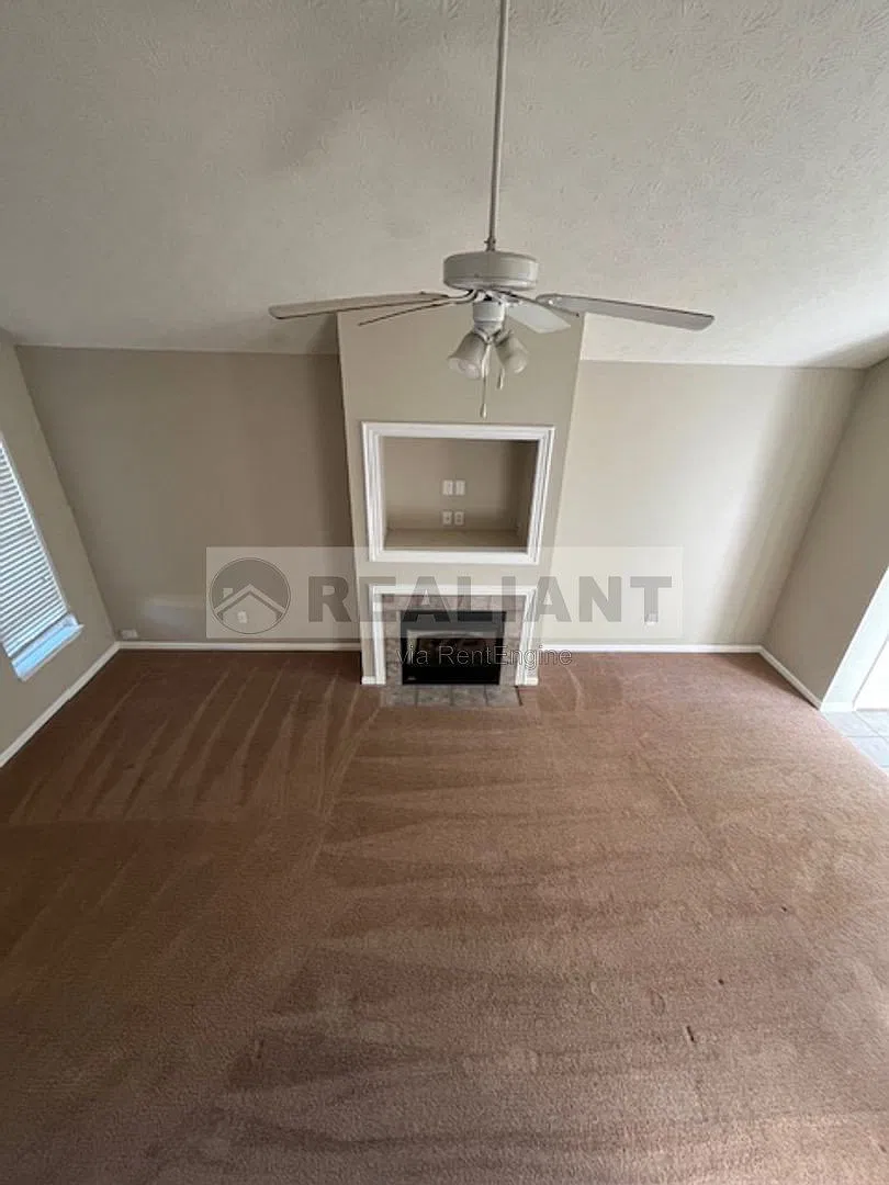 3 bed, 2.5 bath, 1585 sqft, $2,200 — Photo 3