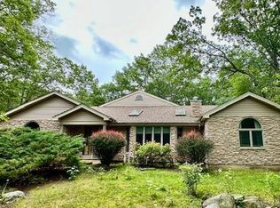 802 Paddock Ct, Lords Valley, PA 18428
