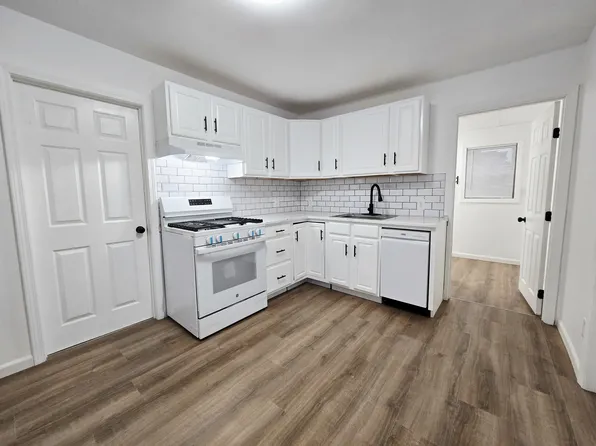 41 W L St #2, Lowell, MA 01850