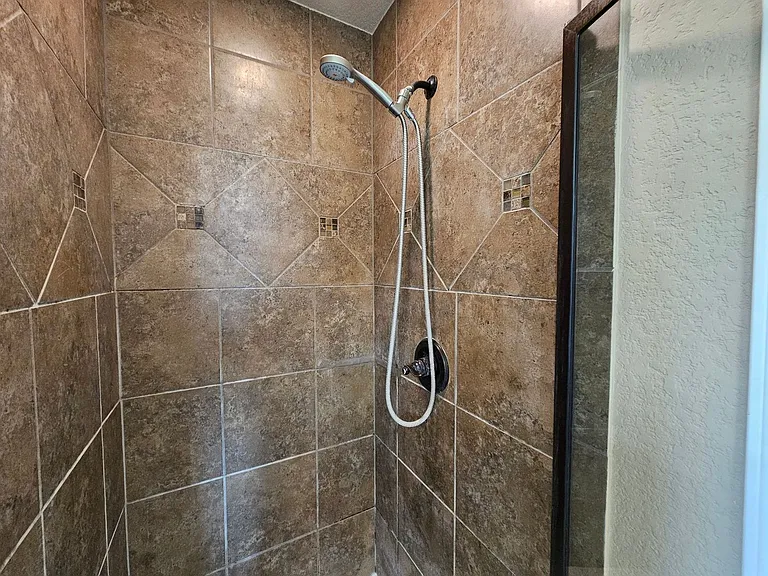 6211 Newcastle Dr — Photo 20