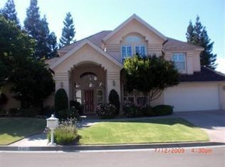 9497 N Ashurst Dr, Fresno, CA 93720