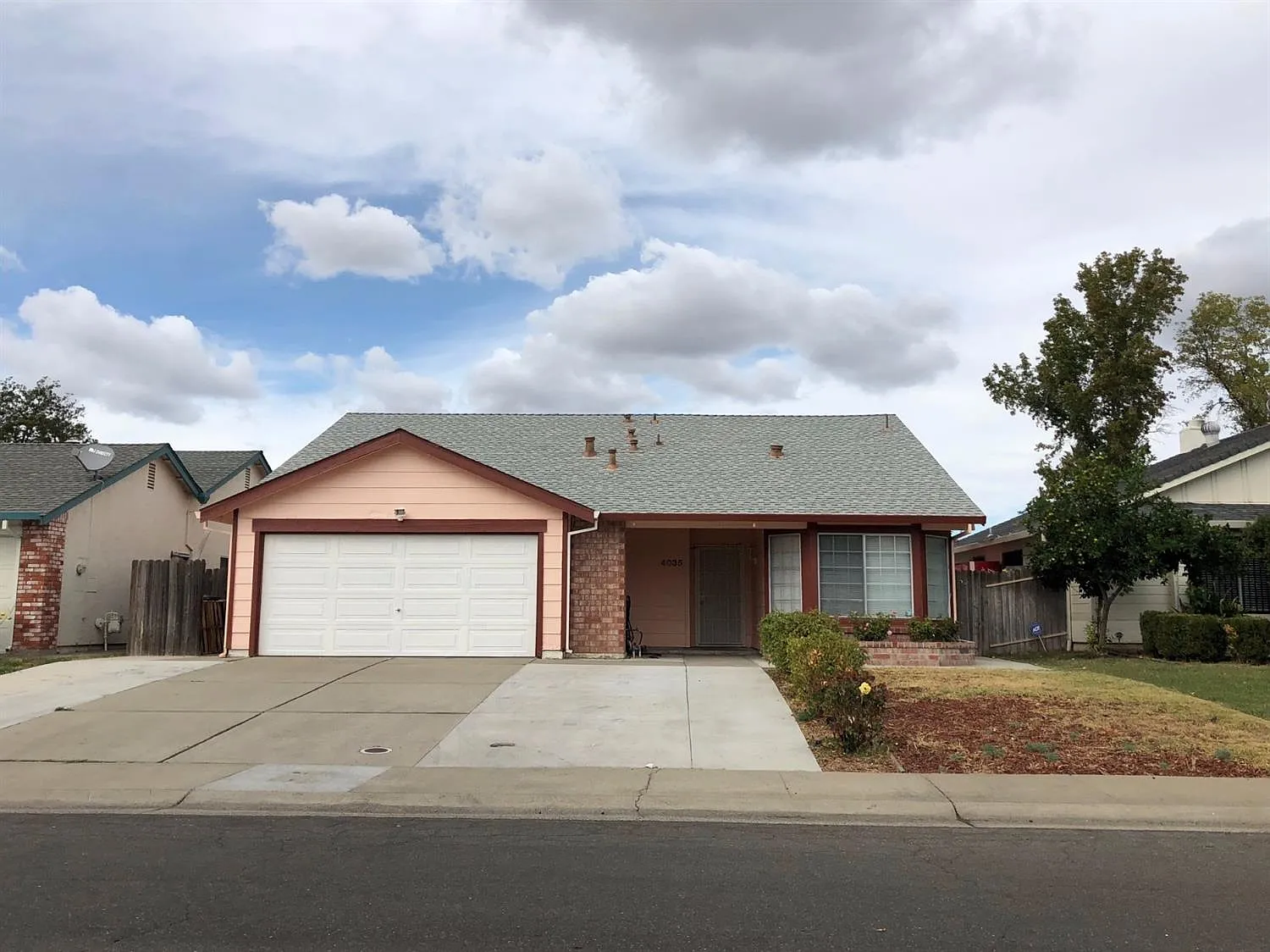4035 De La Vina Way photo 1