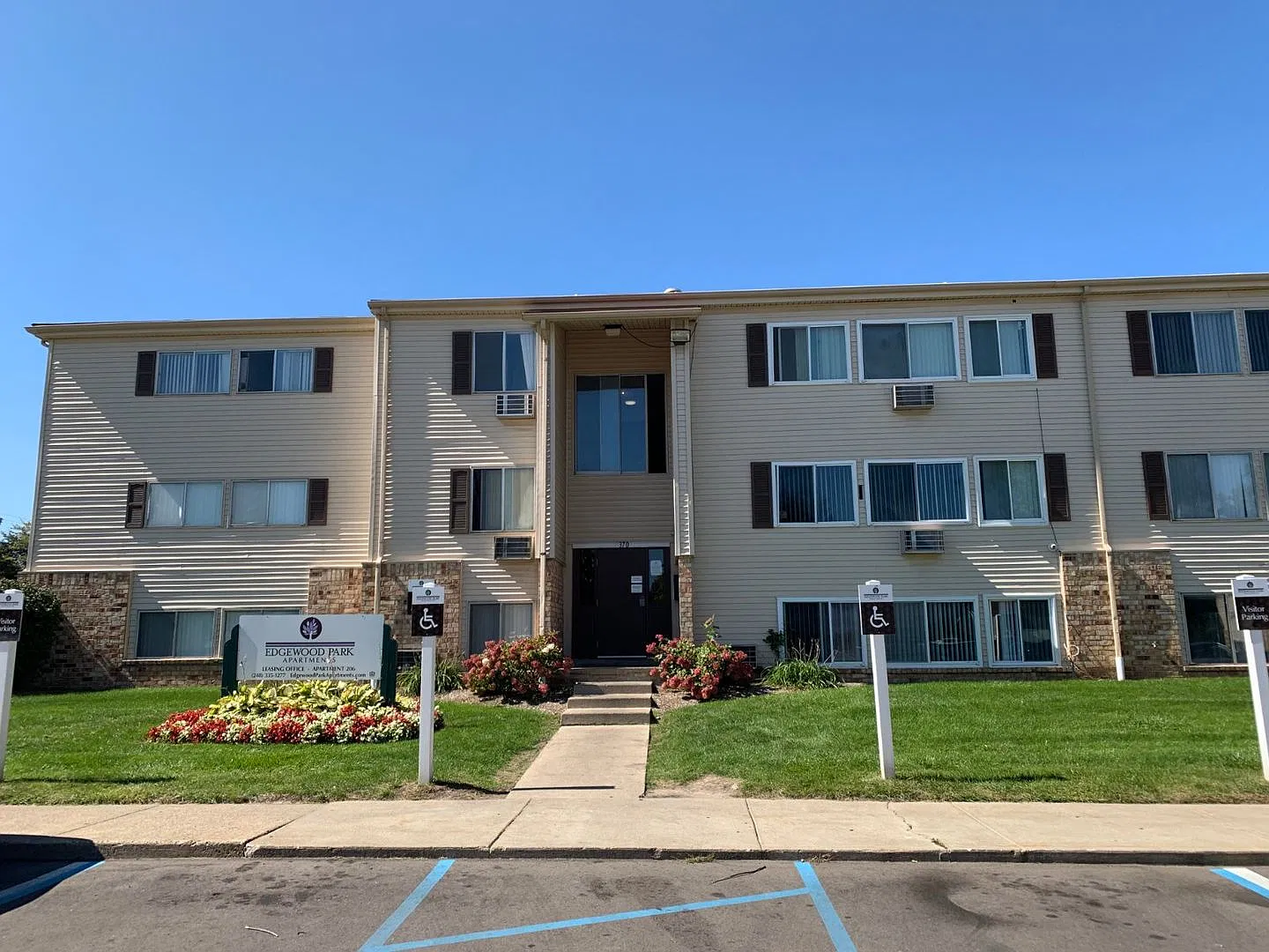 Edgewood Park Apartments — Photo 3