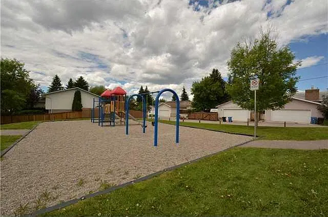 3 bed, 1.5 bath, 900 sqft, $1,300 — Photo 4