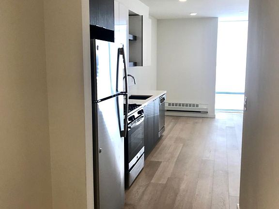 4th image of 520 9th St #404