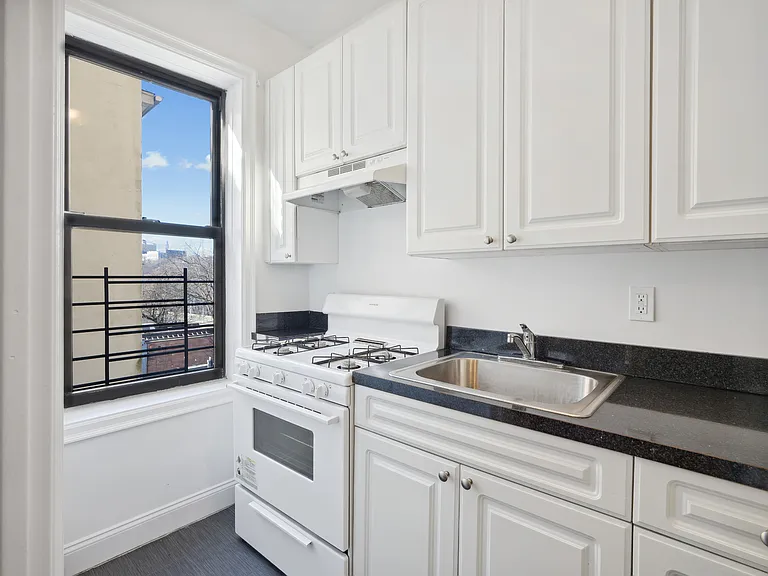 2175 Cedar Ave #9A — Photo 4
