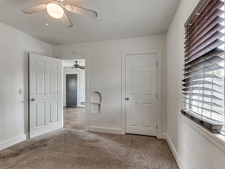 2111 N Linn Ave — Photo 22