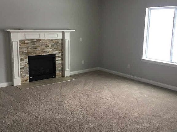 4th image of 1525 Woodlake Ln