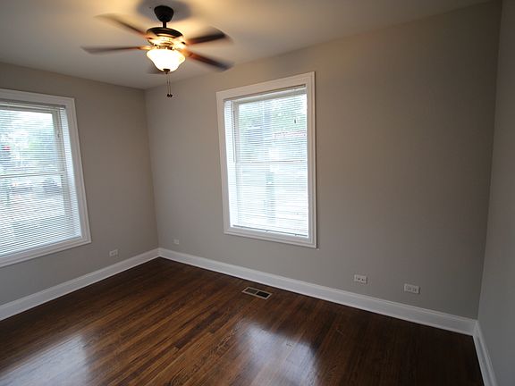 4th image of 3802 W Irving Park Rd Unit 1
