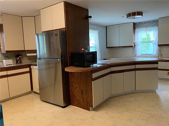 4th image of 128 Sherwood Dr