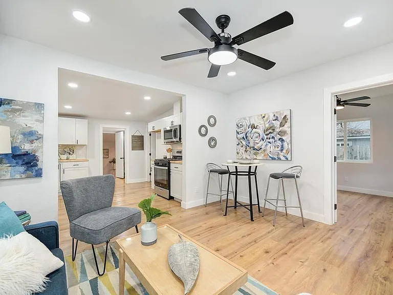 2277 Beaumont St — Photo 3