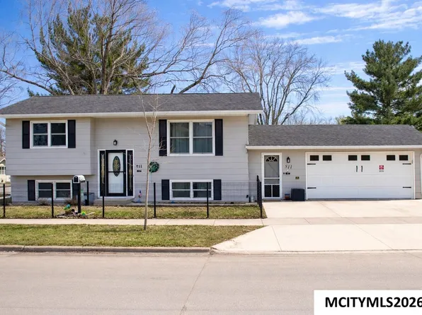 811 9th St NW, Mason City, IA 50401