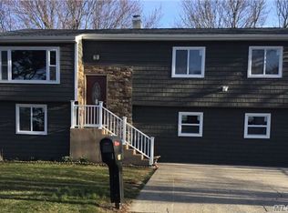 60 Orange St, Central Islip, NY 11722
