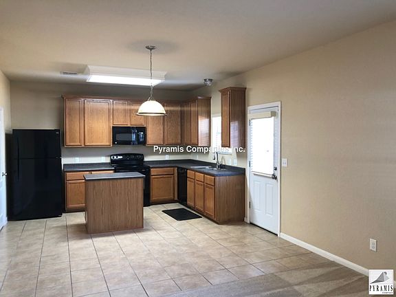 5th image of 10323 Royal Est