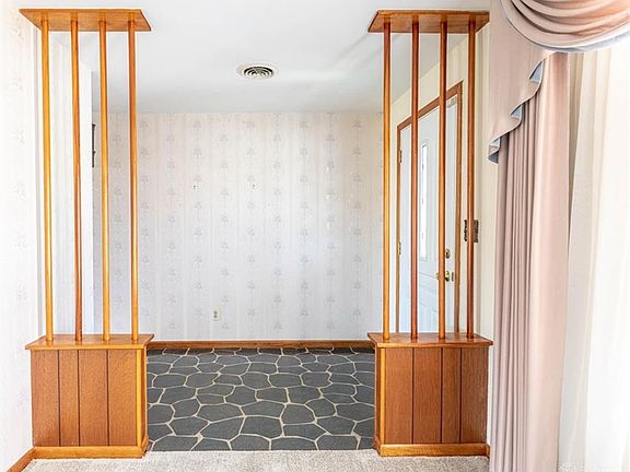 4th image of 303 Downing Pl