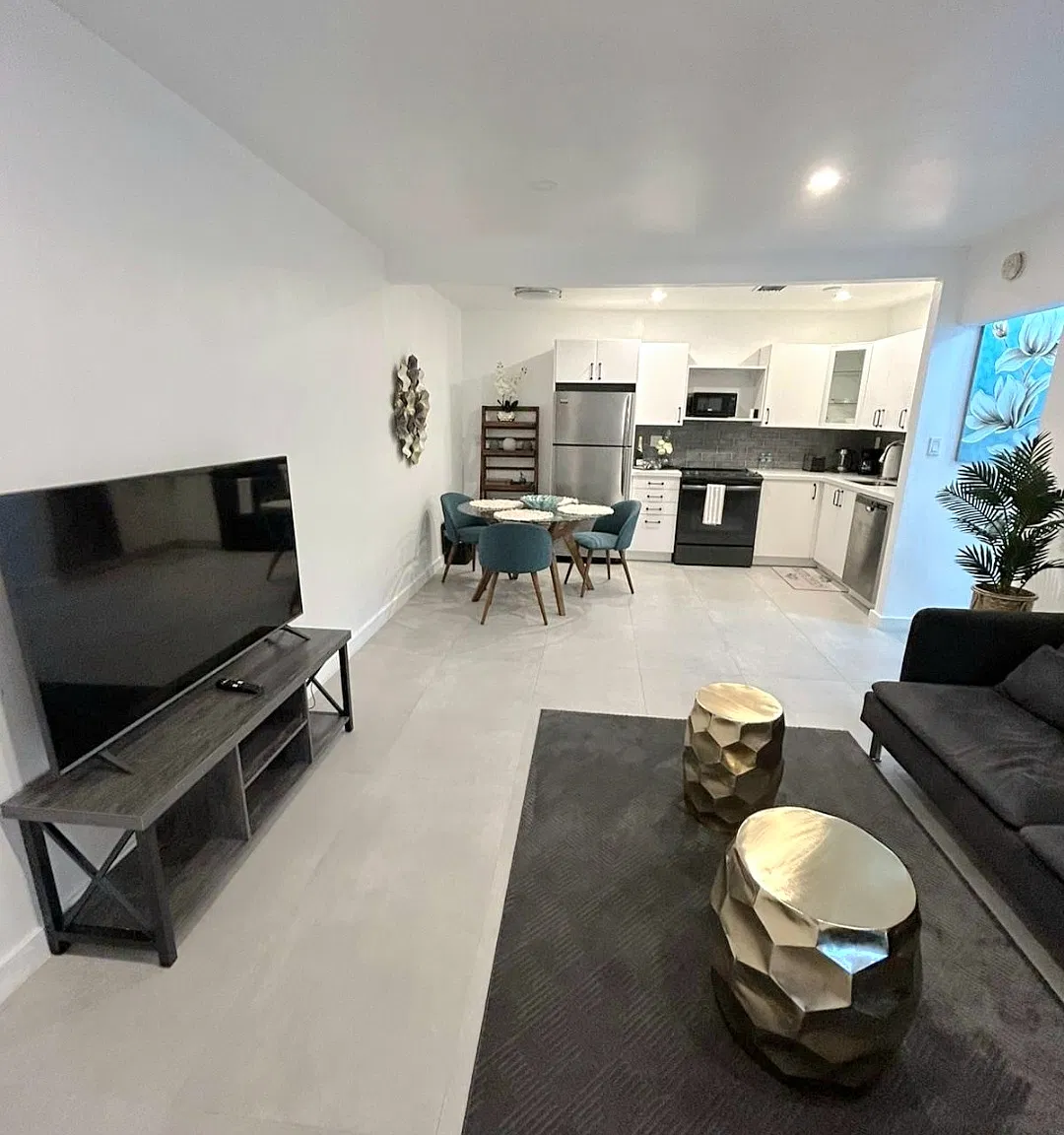 2 bed, 1050 sqft, $2,800 — Photo 1