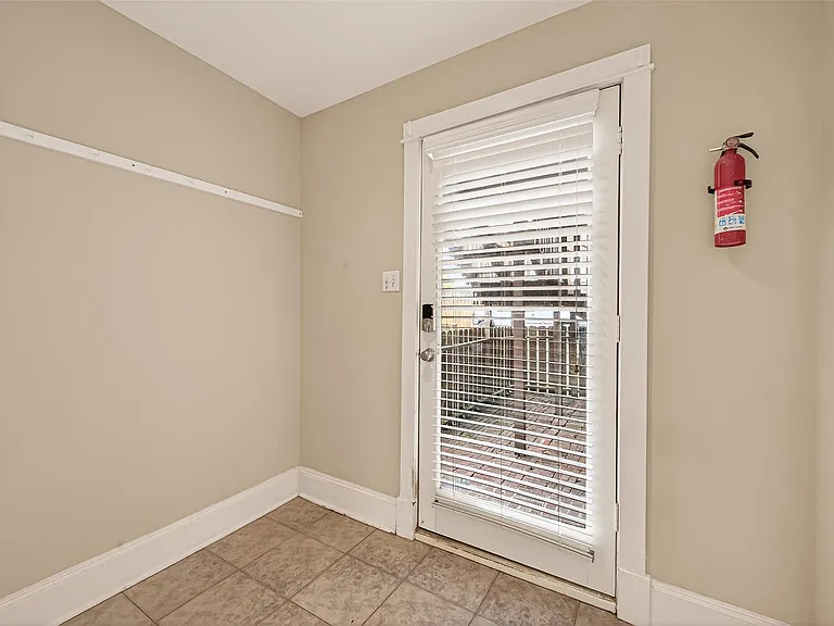 1807 Crocker St #A — Photo 14