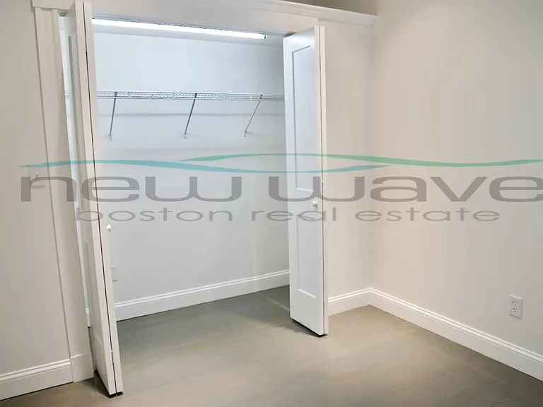 102 Queensberry St #18 — Photo 10