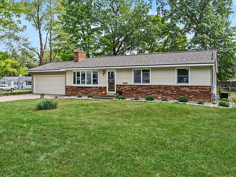 1024 Lakeview Dr