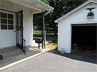2nd image of 938 Nutwood St