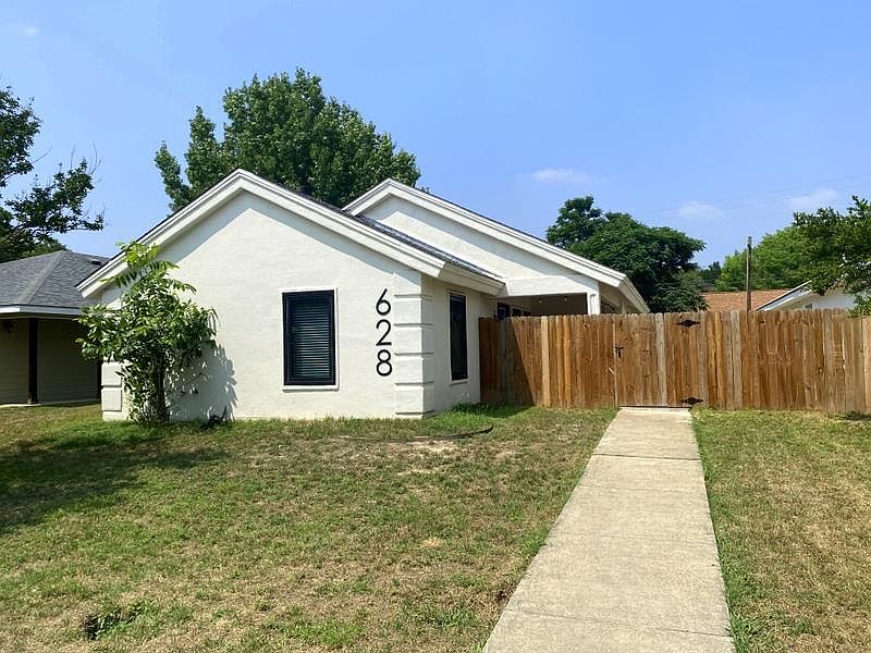 1st image of 628 Lois St