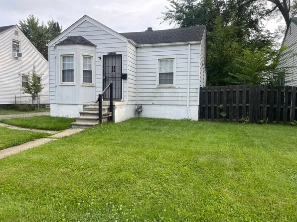 18914 Elkhart St, Harper Woods, MI 48225