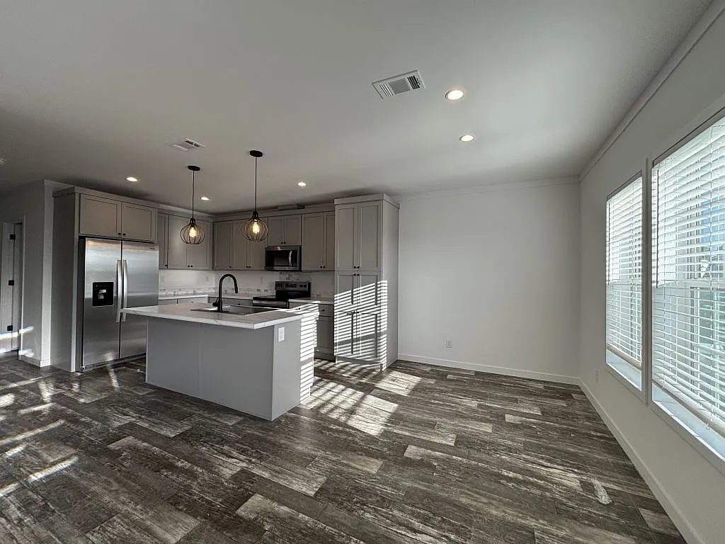 3 bed, 2.0 bath, 1460 sqft, $1,649 — Photo 4