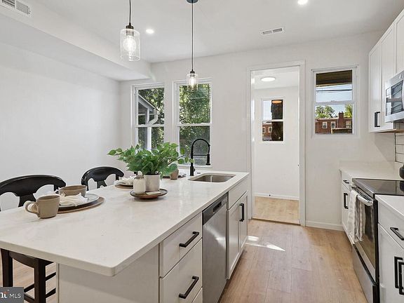 5th image of 819 Cator Ave