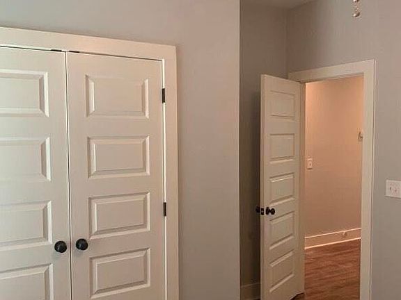 5th image of 2112 Remington Ct #A