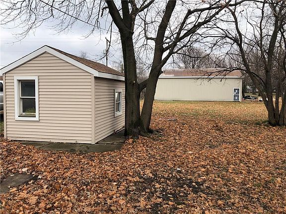 3rd image of 63 N County Road 1100 E
