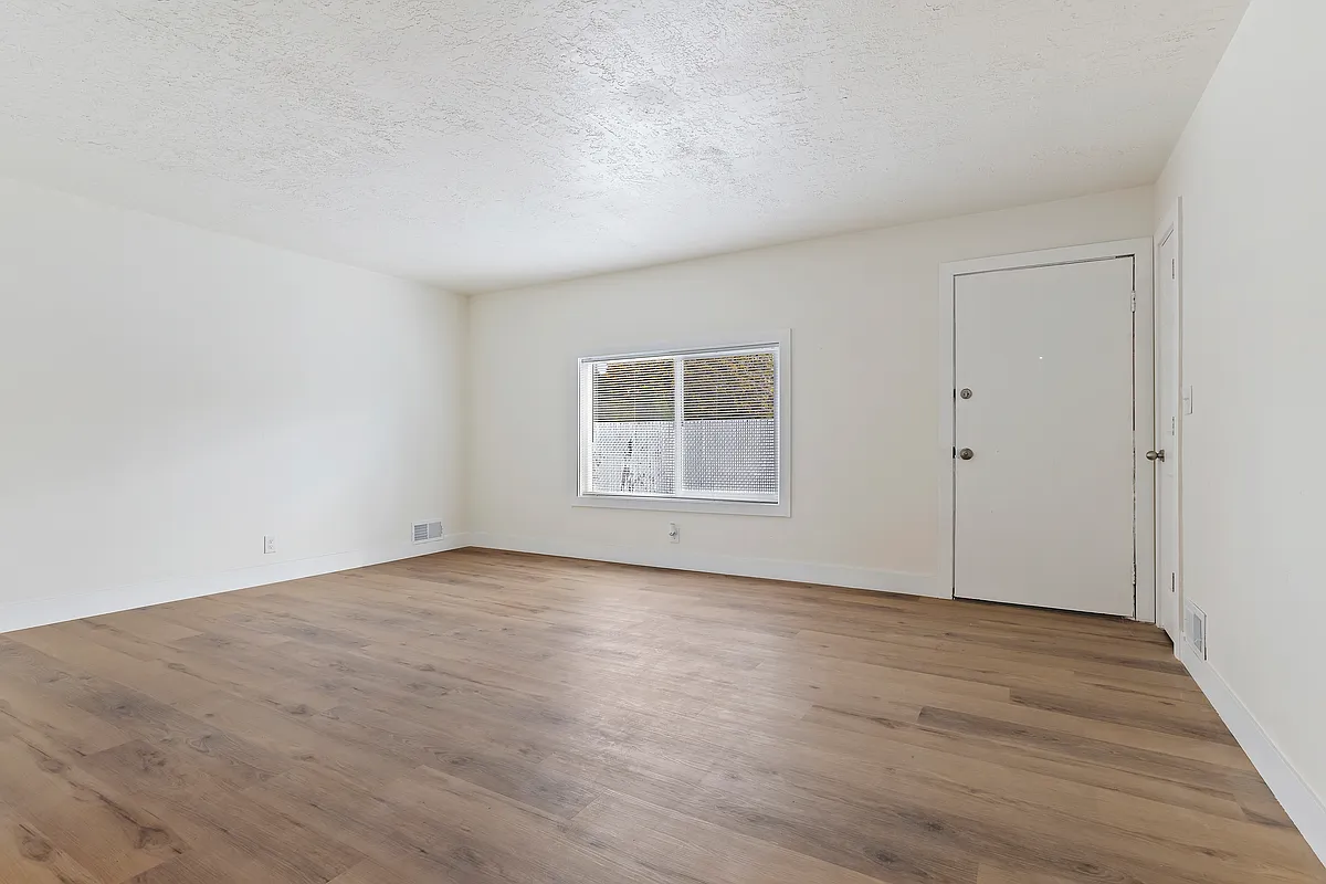 Building Photo - 291 E Garden Ave #2