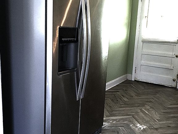 New Kitchen Refrigerator with Ice Maker and Filtered Water