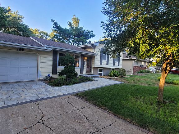 2nd image of 10934 Jones St