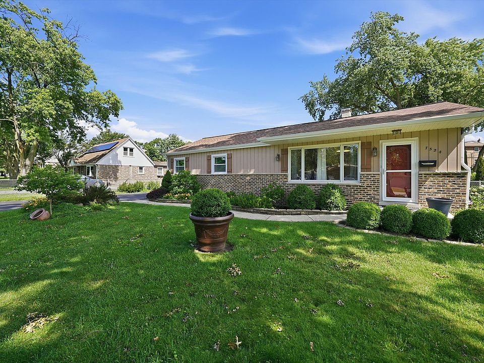 1st image of 7524 W 109th St