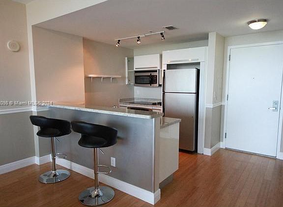 4th image of 601 NE 36th St APT 2408