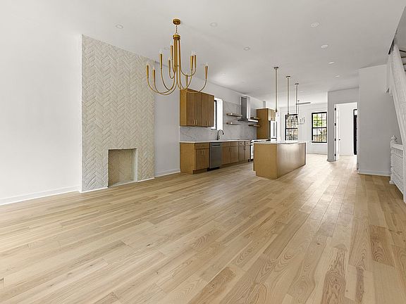 5th image of 655 Decatur St