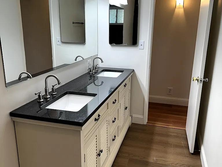 33 Russell Ave — Photo 24