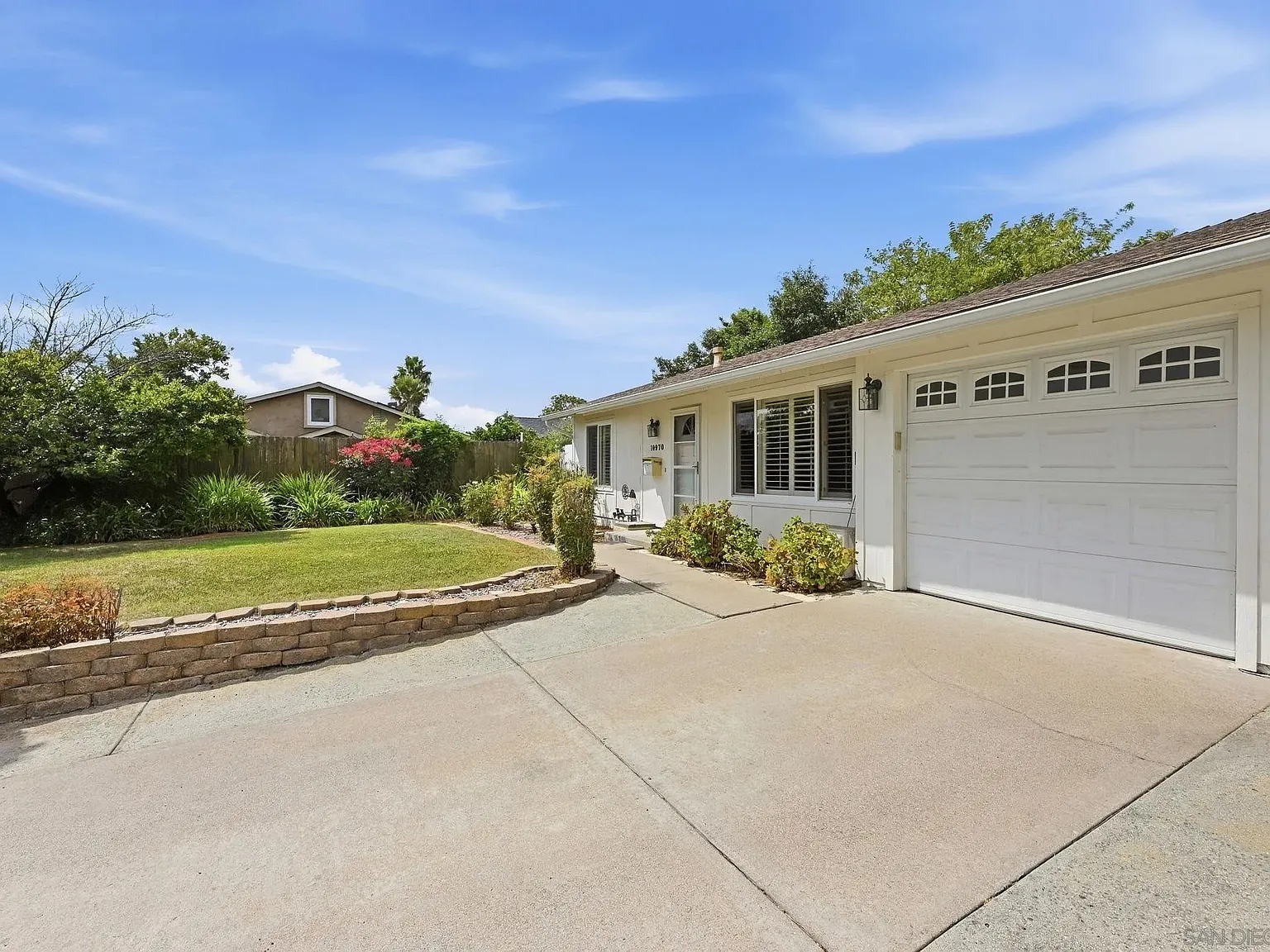 3 bed, 2.0 bath, 1088 sqft, $4,500 — Photo 3