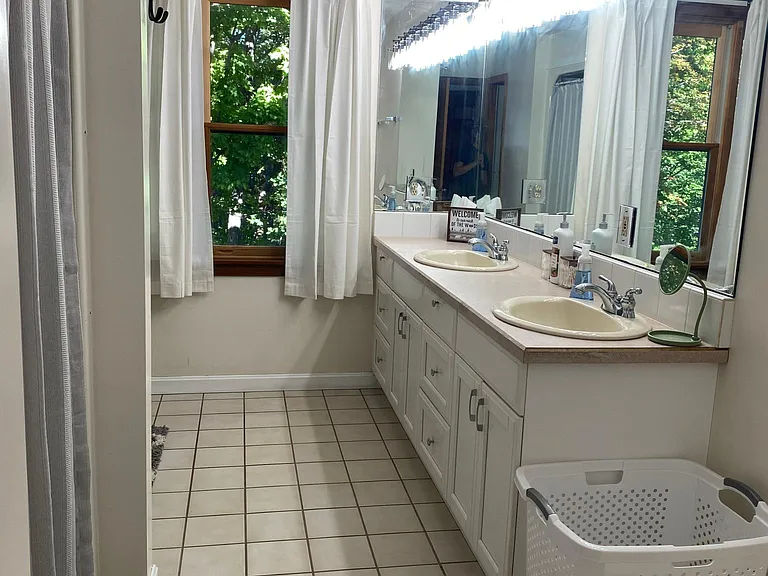 Master Bathroom with Laundry Area (Bath #1)