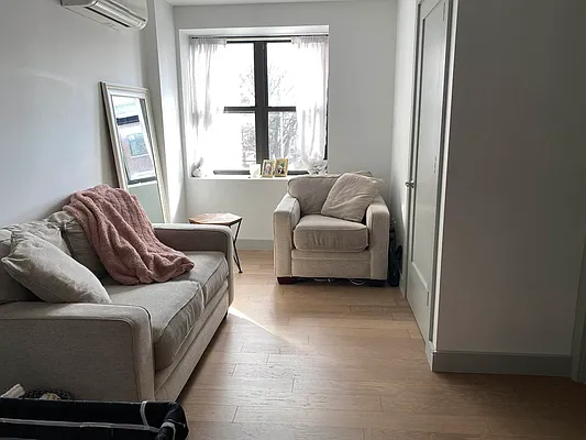 Rented by Delmark Realty LLC | media 11