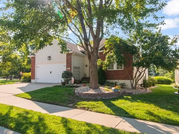 4833 SW Soldier Dr, Lees Summit, MO 64082