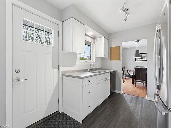 5th image of 147 Churchill Dr