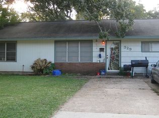 329 Caladium St, Lake Jackson, TX 77566