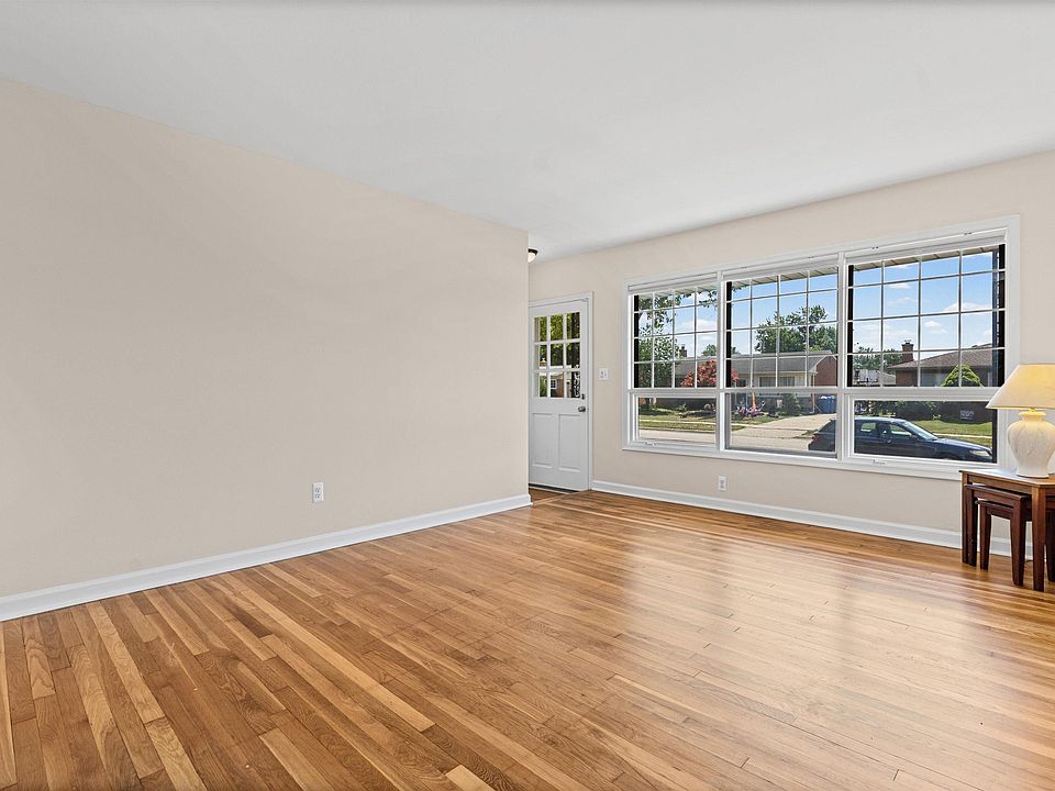 8587 Christine St, photo 6